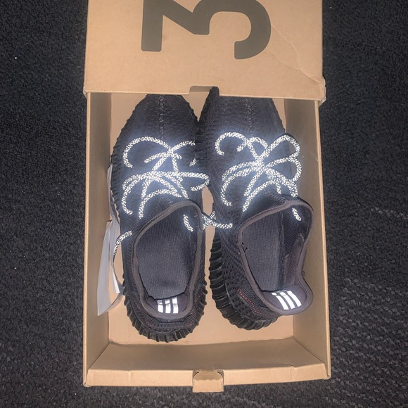 Yeezy 350 V2 reflective size 10 Price Negotiable - Picture 2 of 3